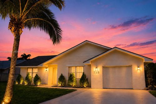 722 Se Thanksgiving Ave, Port St. Lucie, FL, 34984-4511 | Card Image