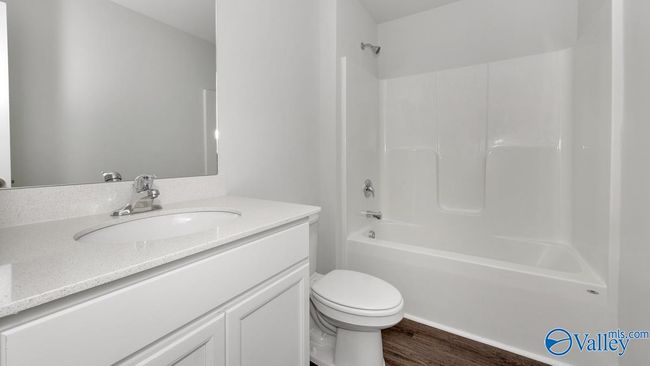 Secondary Bathroom | Image 18