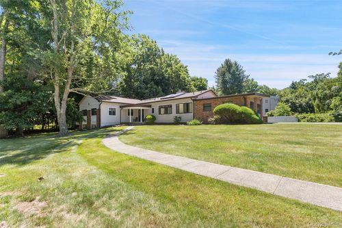 2 Ruth Ct, Monsey, NY, 10952-2448 | Card Image