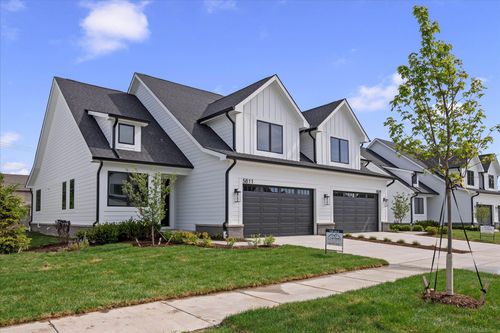 5811 Heights Dr, Sterling Heights, MI, 48314-1710 | Card Image