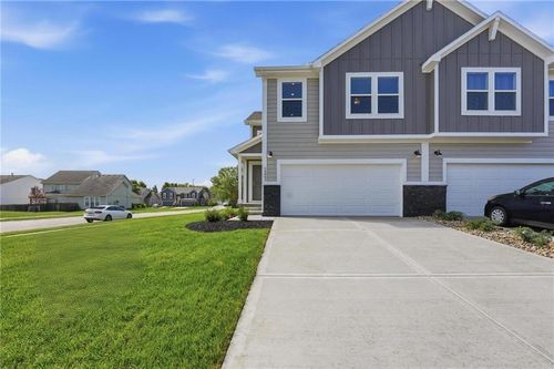 1303 S 4th St E, Louisburg, KS, 66053 | Card Image