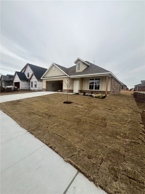 2305 N Lexington St, Siloam Springs, AR, 72761 | Card Image