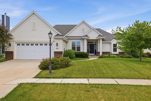 N173W20011 Creekside Dr, Jackson, WI, 53037-9108 | Card Image