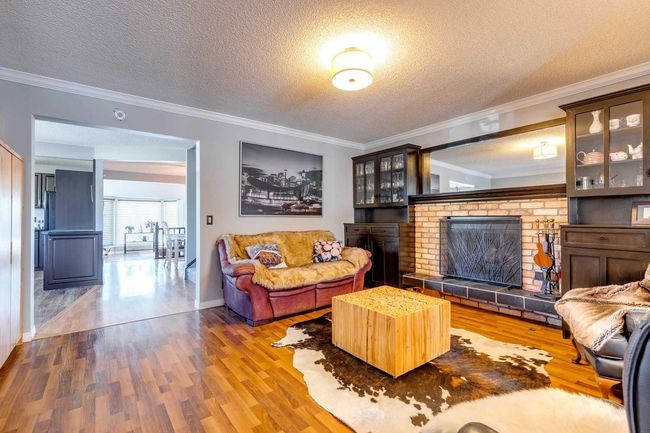 4 Strathwood Bay Sw, Home with 3 bedrooms, 2 bathrooms and 4 parking in Calgary AB | Image 12