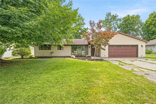 8160 Joyce Rd, Broadview Heights, OH, 44147-1431 | Card Image