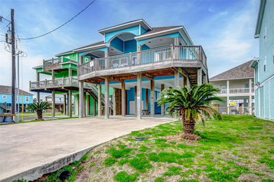 2029 Idyle View, House other with 3 bedrooms, 2 bathrooms and null parking in Crystal Beach TX | Image 2