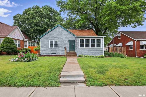 1532 W High St, Davenport, IA, 52804-2117 | Card Image