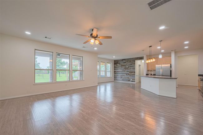 3215 Laurel Bend Ln, House other with 4 bedrooms, 3 bathrooms and 2 parking in Pearland TX | Image 9