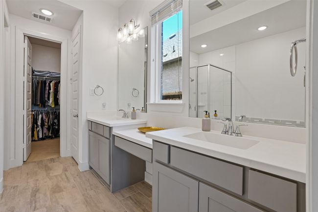 Huge walk in closet | Image 13