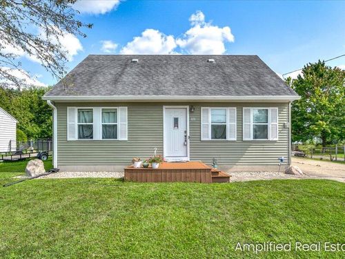 325 W Cherry St, Potterville, MI, 48876-9737 | Card Image