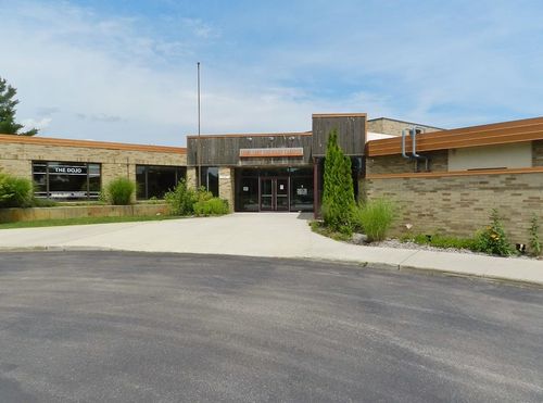 7738 N Long Lake Rd, Traverse City, MI, 49685-8226 | Card Image
