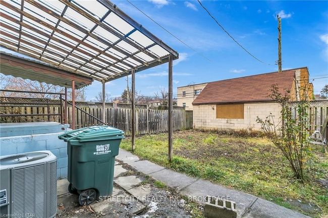 1196 Janette Ave, House other with 6 bedrooms, 3 bathrooms and 2 parking in Windsor ON | Image 32