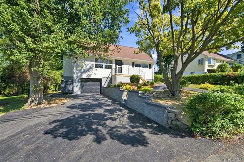 724 Locksley Rd, Yorktown Heights, NY, 10598-3135 | Card Image