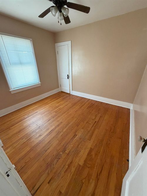 2540 Altoona St, Flint, MI, 48504-7701 | Card Image