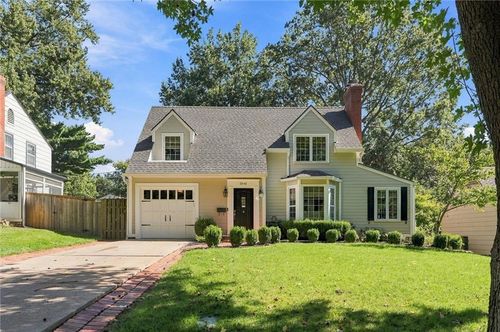5545 Canterbury Rd, Fairway, KS, 66205-2618 | Card Image
