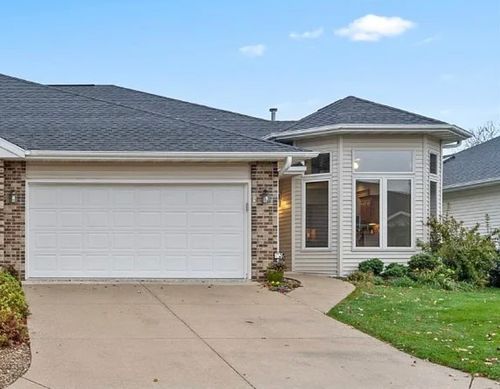 633 Tiffany Dr Ne, Cedar Rapids, IA, 52402-4345 | Card Image