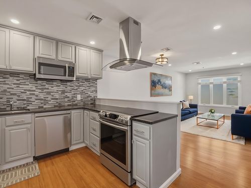225-4 Duck Pond Rd, Beverly, MA, 01915-7111 | Card Image