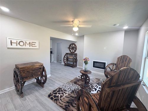 303 N 8th St, Comanche, OK, 73529-1015 | Card Image