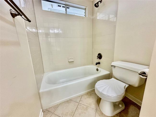 2716 W Oaks Cir E, House other with 4 bedrooms, 4 bathrooms and 2 parking in Pearland TX | Image 36