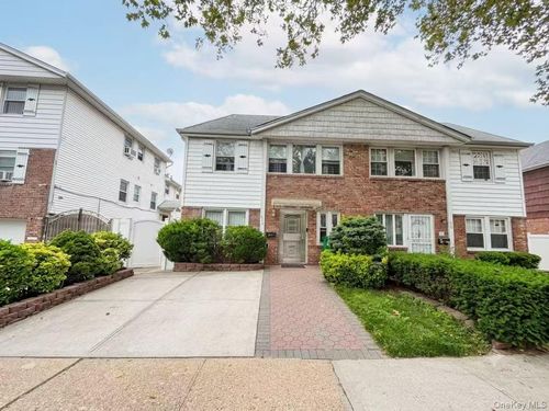 5715 224th St, Oakland Gardens, NY, 11364-2007 | Card Image