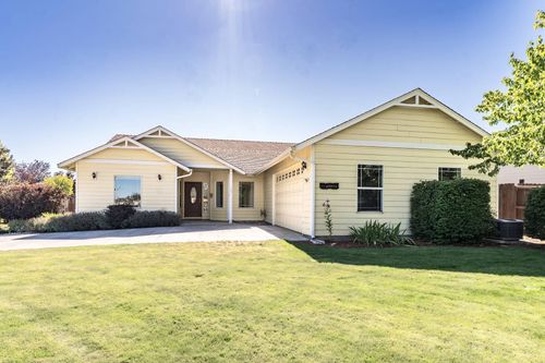 3015 Nw 19th St, Redmond, OR, 97756-7510 | Card Image