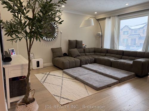 379 Alper St, Richmond Hill, ON, L4C2Z3 | Card Image