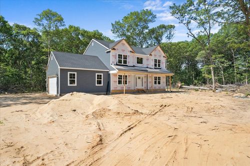 10 4th St, Farmingville, NY, 11738-1405 | Card Image