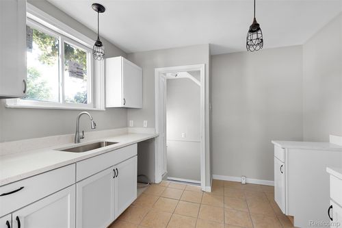 19003 Curtis St, Detroit, MI, 48219-2805 | Card Image