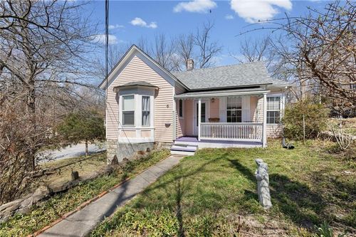6 W 12th St, Parkville, MO, 64152-3660 | Card Image