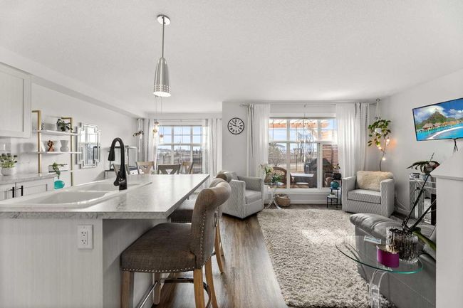 8 Springfield Boulevard, Home with 3 bedrooms, 3 bathrooms and 3 parking in Sylvan Lake AB | Image 4
