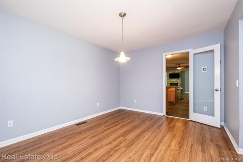 4079 Cumberland Ct, Commerce Township, MI, 48390-1301 | Card Image