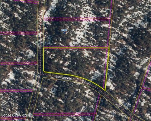 L1 B17 Bald Mountain, Talkeetna, AK, 99676 | Card Image