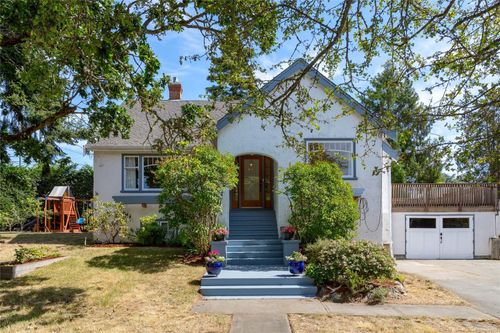 2875 Rockwell Ave, Victoria, BC, V9A2M8 | Card Image