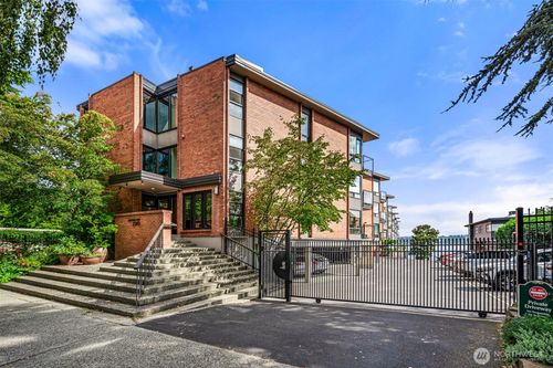 302-2360 43rd Ave E, Seattle, WA, 98112-2701 | Card Image
