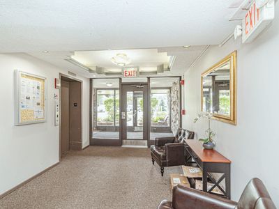 102 - 1117 S Old Wilke Road, Condo with 2 bedrooms, 2 bathrooms and 2 parking in Arlington Heights IL | Image 3