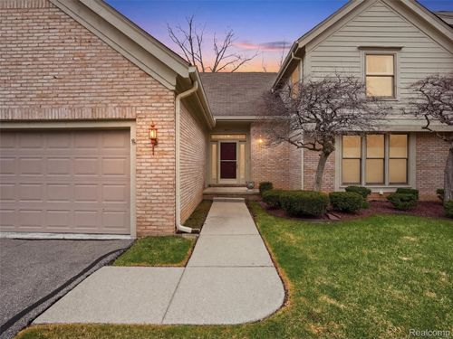 35518 Woodfield Dr, Farmington Hills, MI, 48331-1594 | Card Image