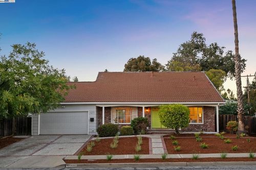 1271 Hookston Rd, Concord, CA, 94518-3955 | Card Image