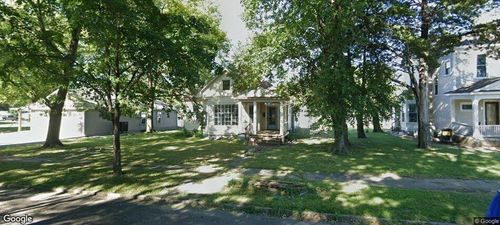 1014 S Massachusetts Ave, Sedalia, MO, 65301-5831 | Card Image