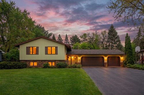 654 Tanglewood Dr, SHOREVIEW, MN, 55126-2012 | Card Image