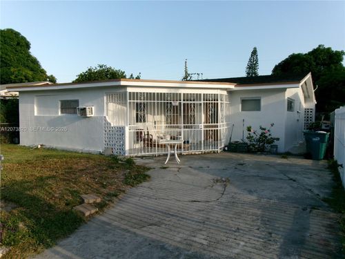 864 Nw 116th St, Miami, FL, 33168-2313 | Card Image