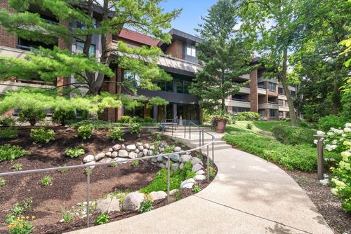 apt-315a-1409 Burr Oak Rd, Hinsdale, IL, 60521-8616 | Card Image