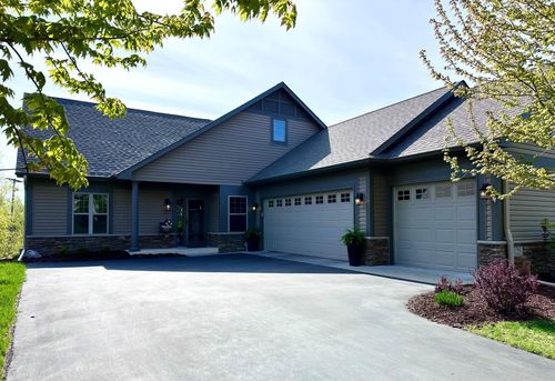 125 Highland Dr, Carver, MN, 55315-2002 | Card Image