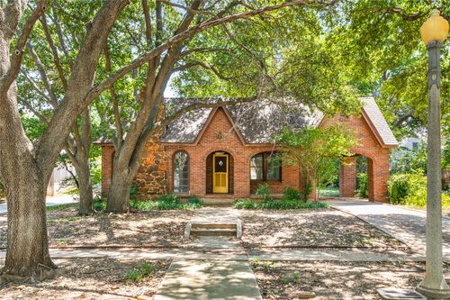 2711 Greene Ave, Fort Worth, TX, 76109-1112 | Card Image