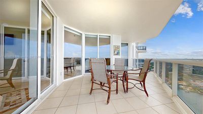 2708 - 4779 Collins Ave, Condo with 2 bedrooms, 2 bathrooms and null parking in Miami Beach FL | Image 3