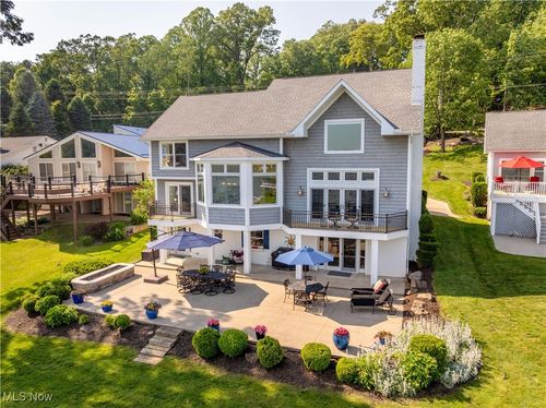 30 E Mohawk Dr, Malvern, OH, 44644-9554 | Card Image