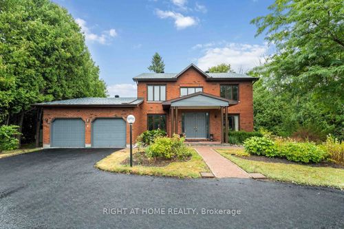 2 Muirfield Gdns, Nepean, ON, K2R1B8 | Card Image