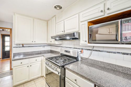 1605 W Fremont St, Arlington Heights, IL, 60005-1105 | Card Image