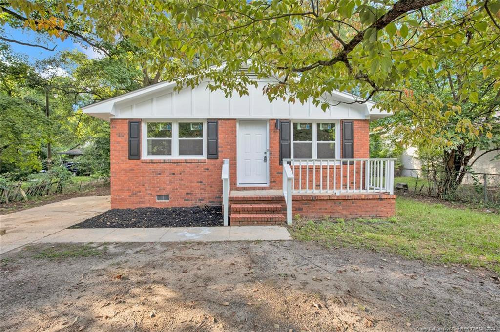 Weiss Ave, Fayetteville, NC 28305