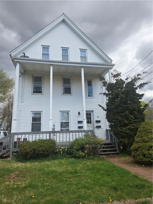 35 Pleasant St, Westerly, RI, 02891-6112 | Card Image