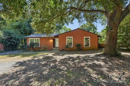 900 E Woodlawn Rd, Charlotte, NC, 28209-4937 | Card Image